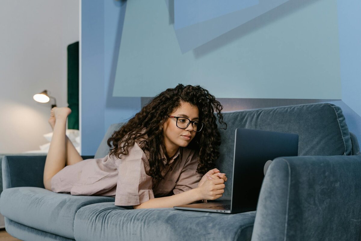 lady on her sofa working on laptop
