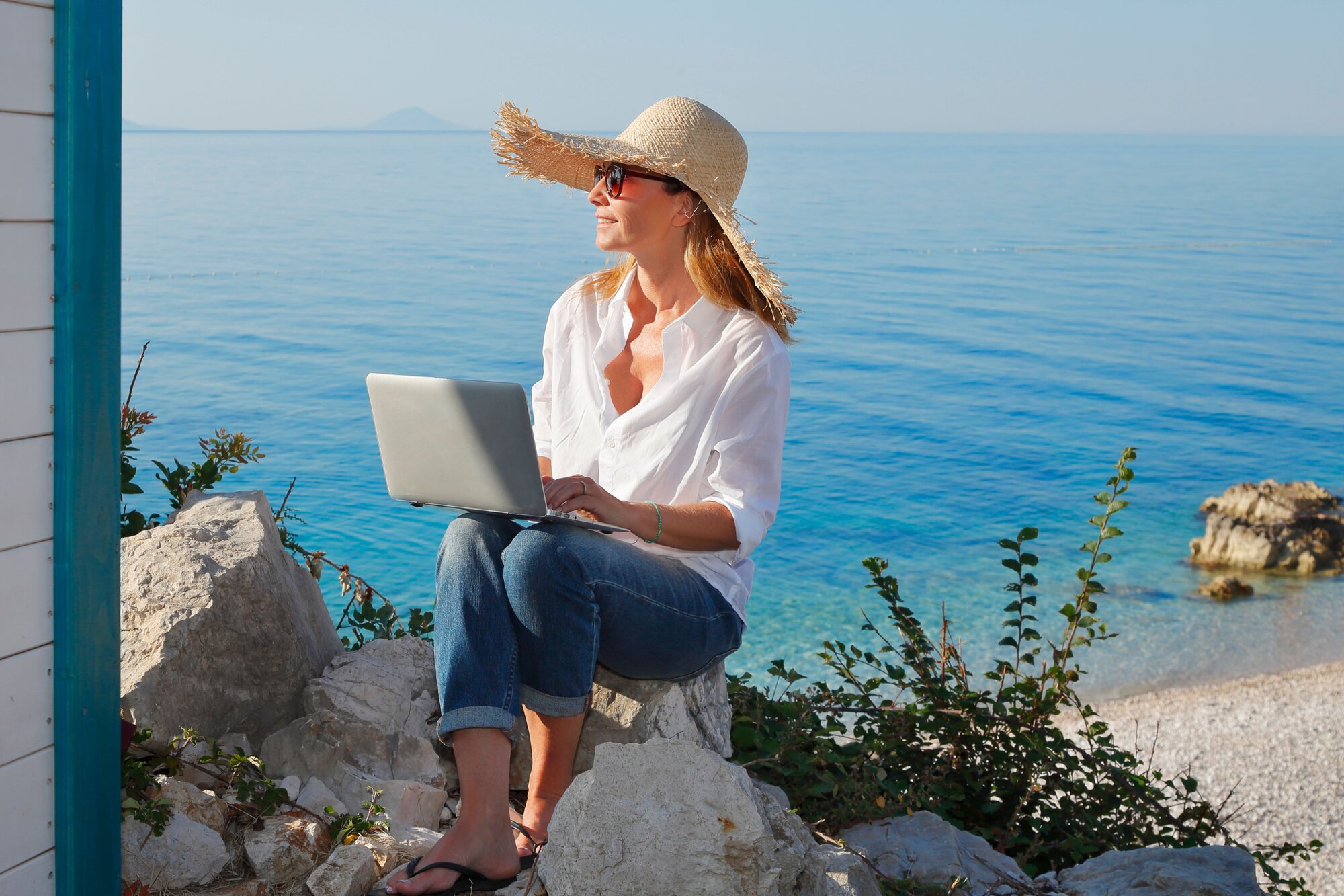 Maximise Your Income Living Abroad with Easy Tax Tips