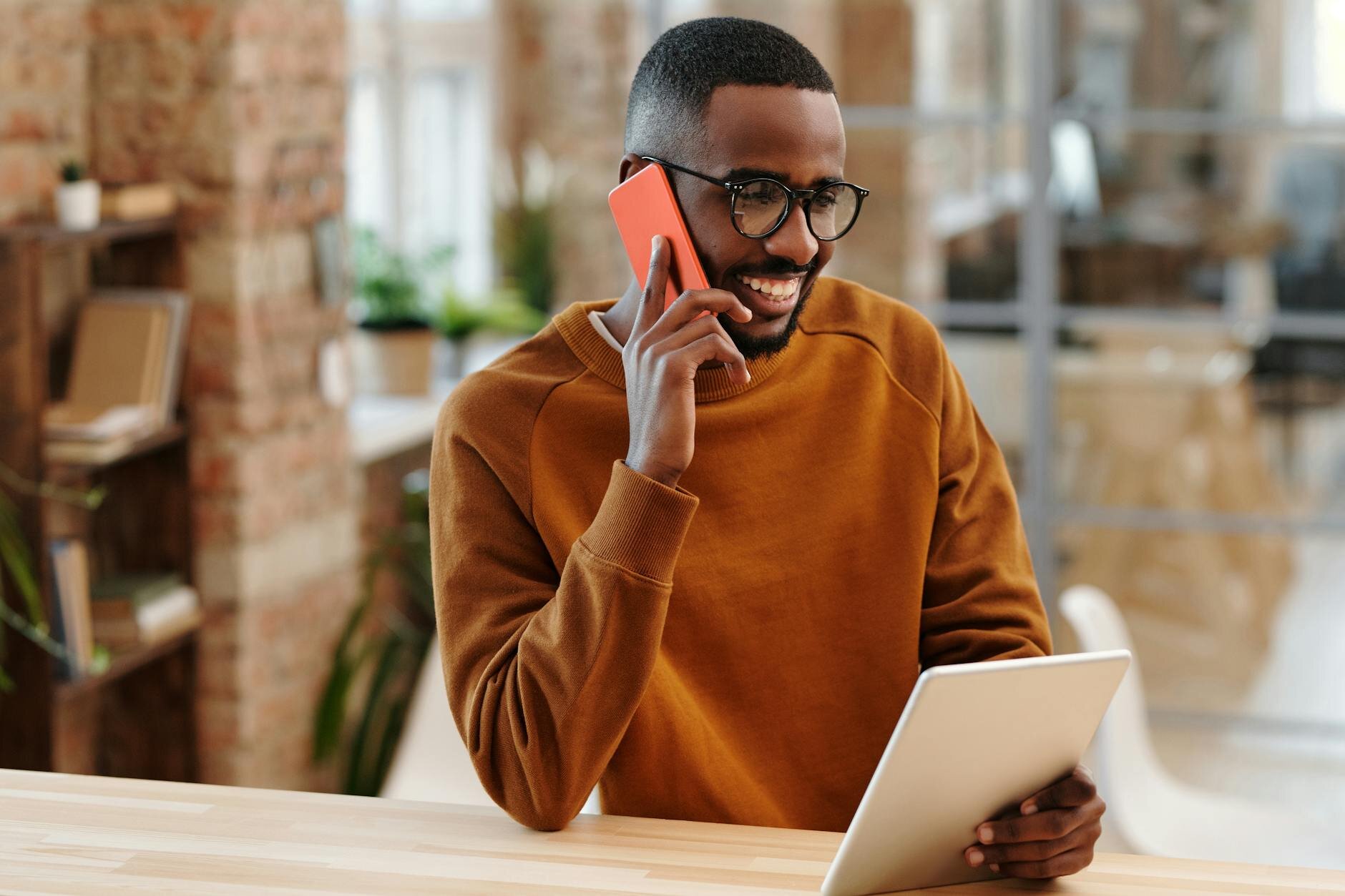 When Do Online Sales Become Taxable Income in the UK? 