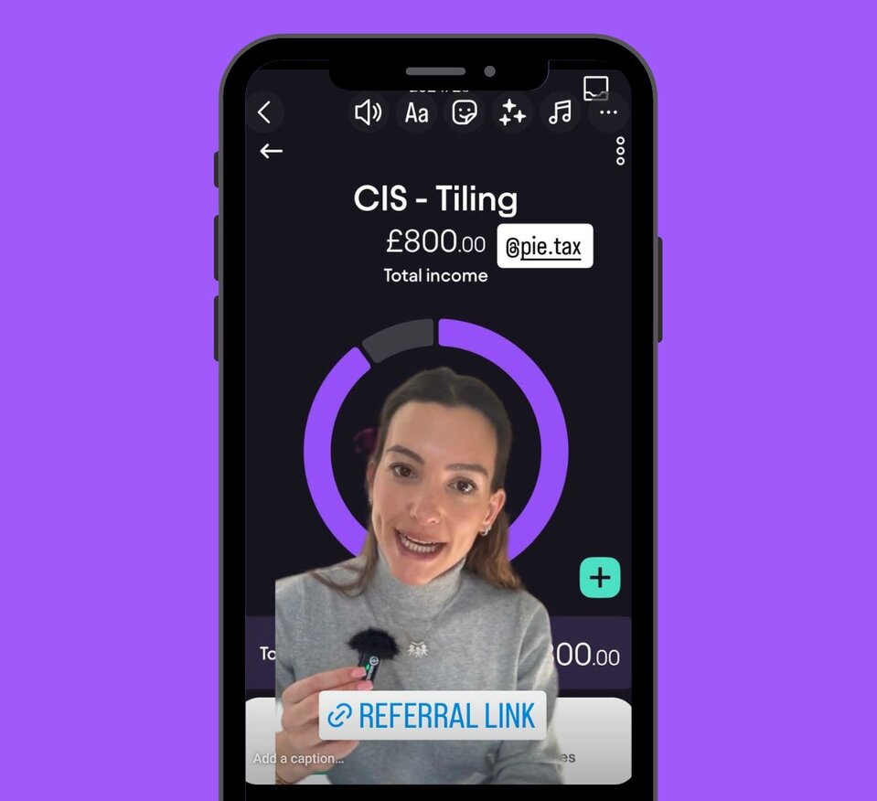 Pie app ambassador sharing referral link with income dashboard shown on mobile screen