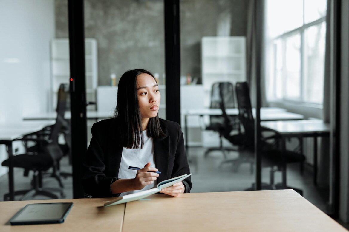 Which expenses can fractional CTOs claim?