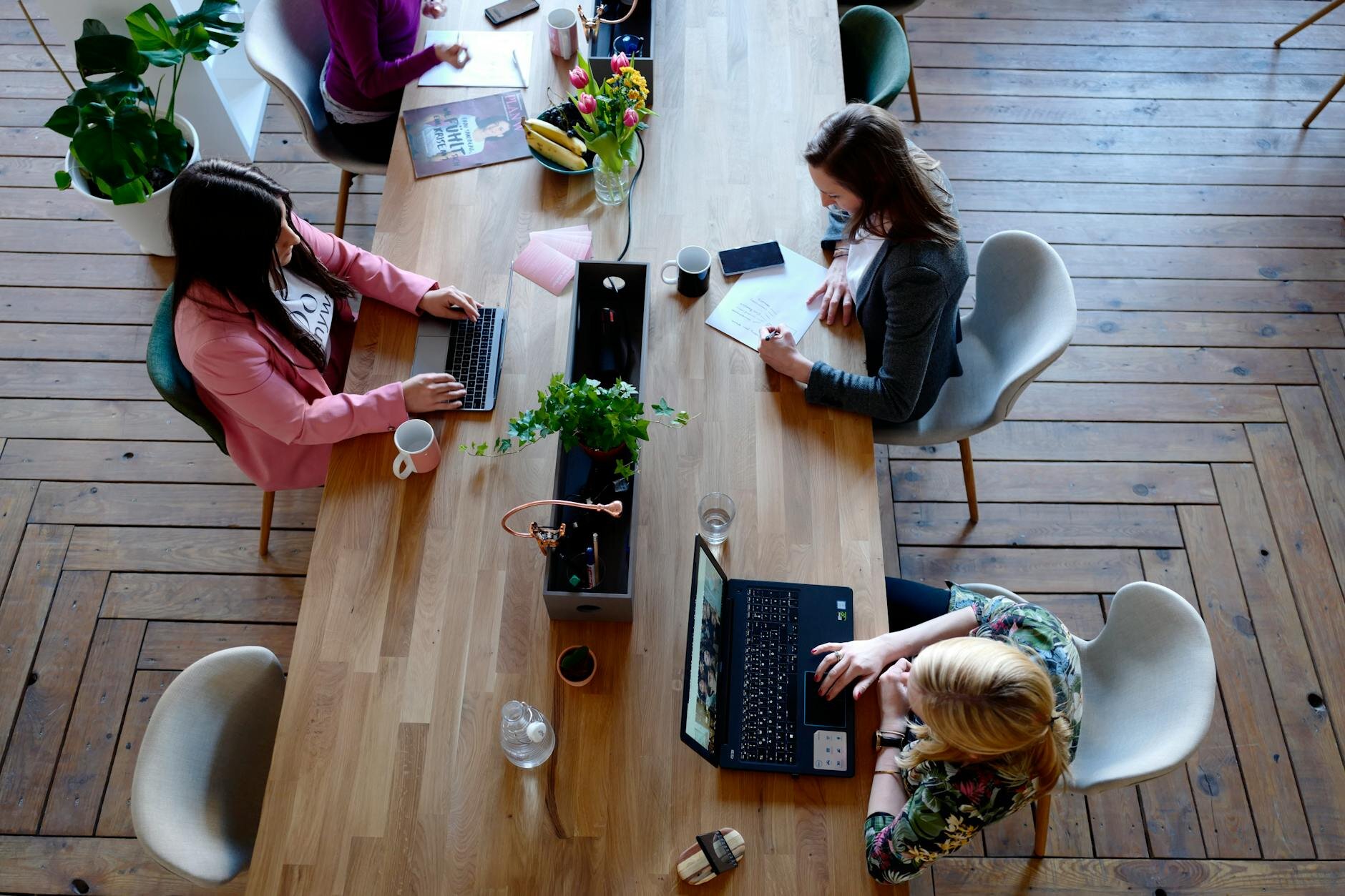 Navigate HMRC's digital record keeping requirements with confidence. Learn about software options, deadlines and compliance for UK freelancers.