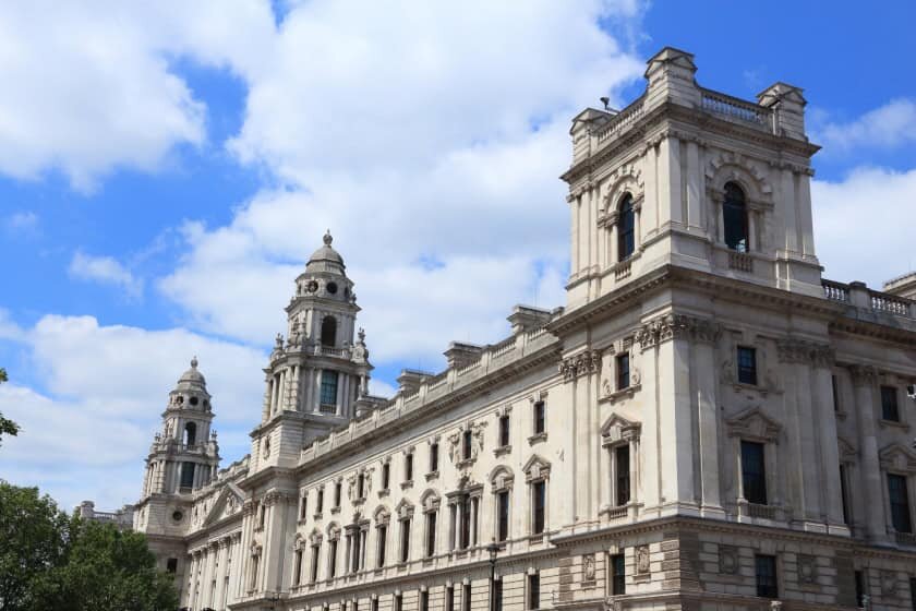 HMRC Reminds Taxpayers of Key October Deadlines and £100 Penalty