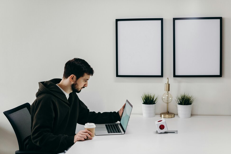 Self-Employed vs. PAYE: Which is Better for Tax?