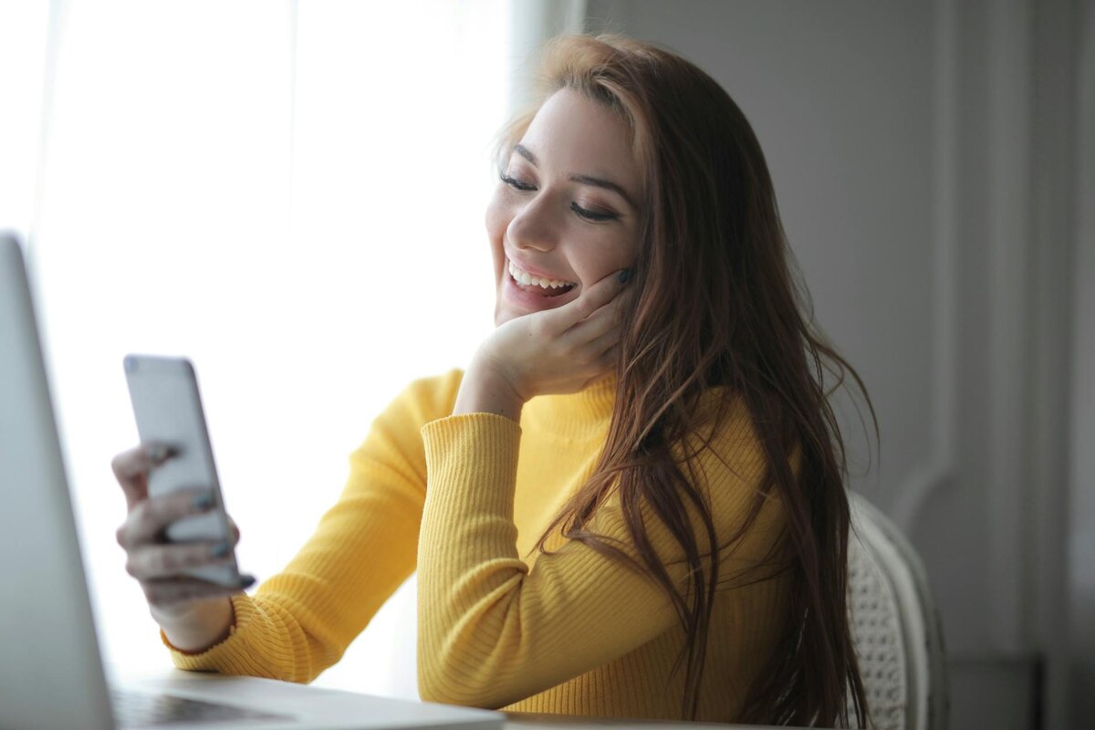 Lady with her phone on a chair