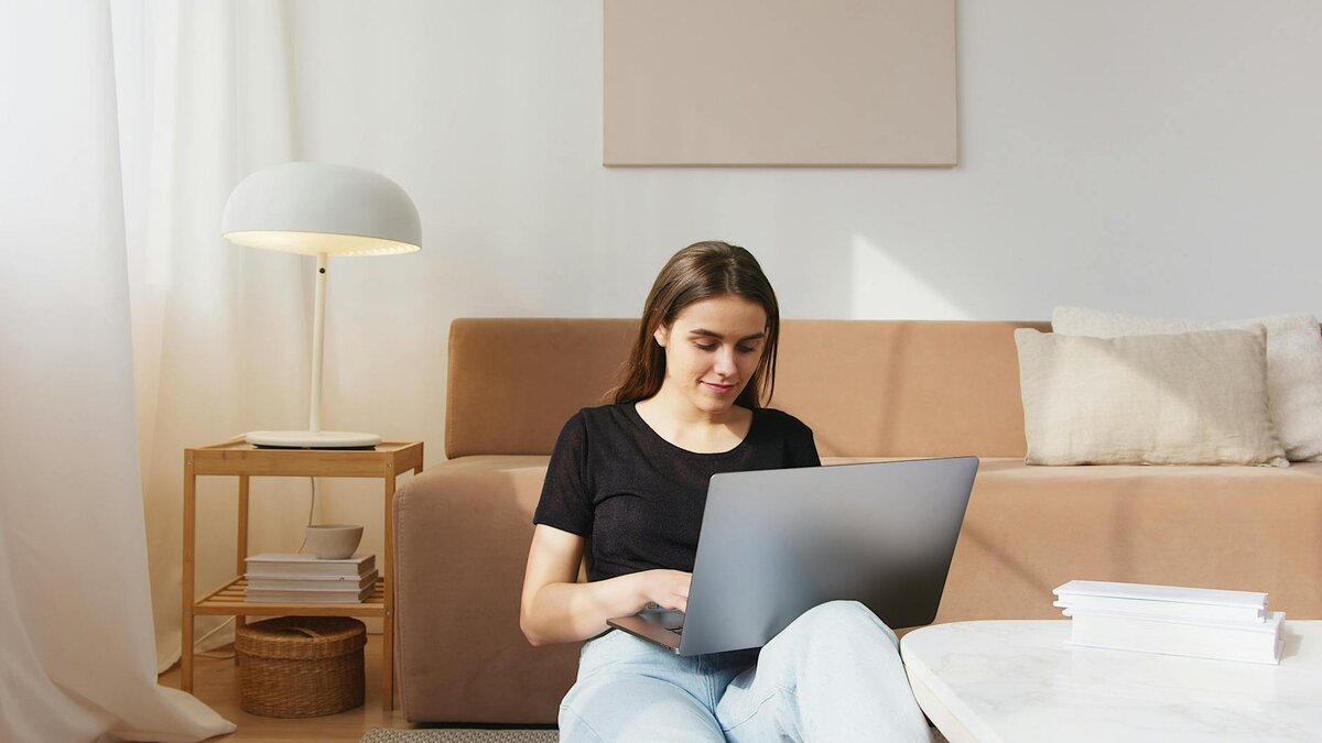 Woman working on her laptop searching about the guide on Payment on Account
