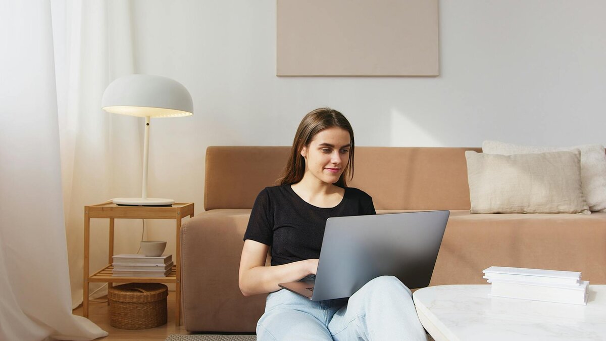 Lady with a laptop