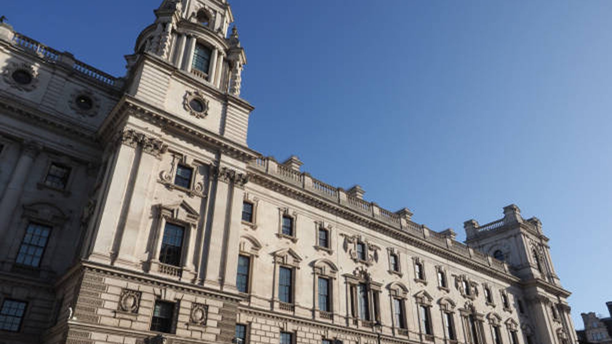 Londoners Face Tax Hit Under Income Threshold Freeze Plan