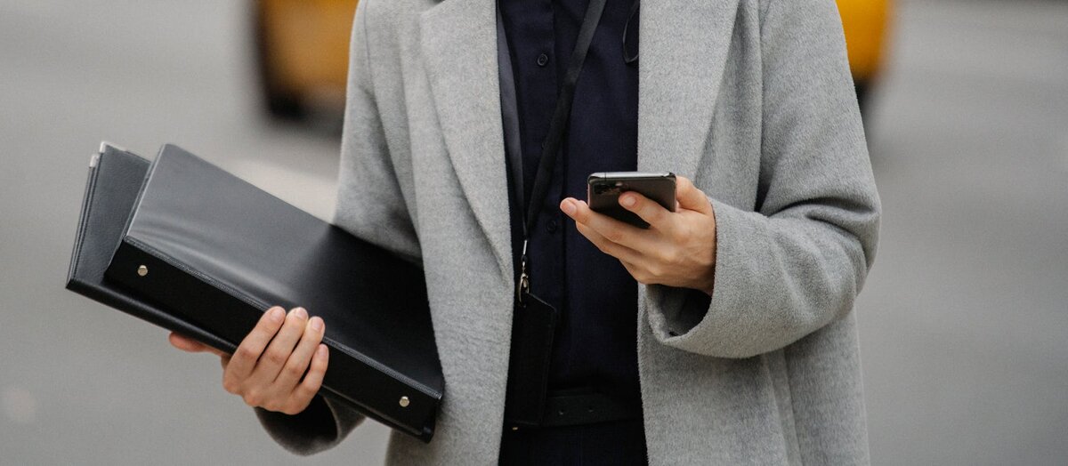 lady on phone 