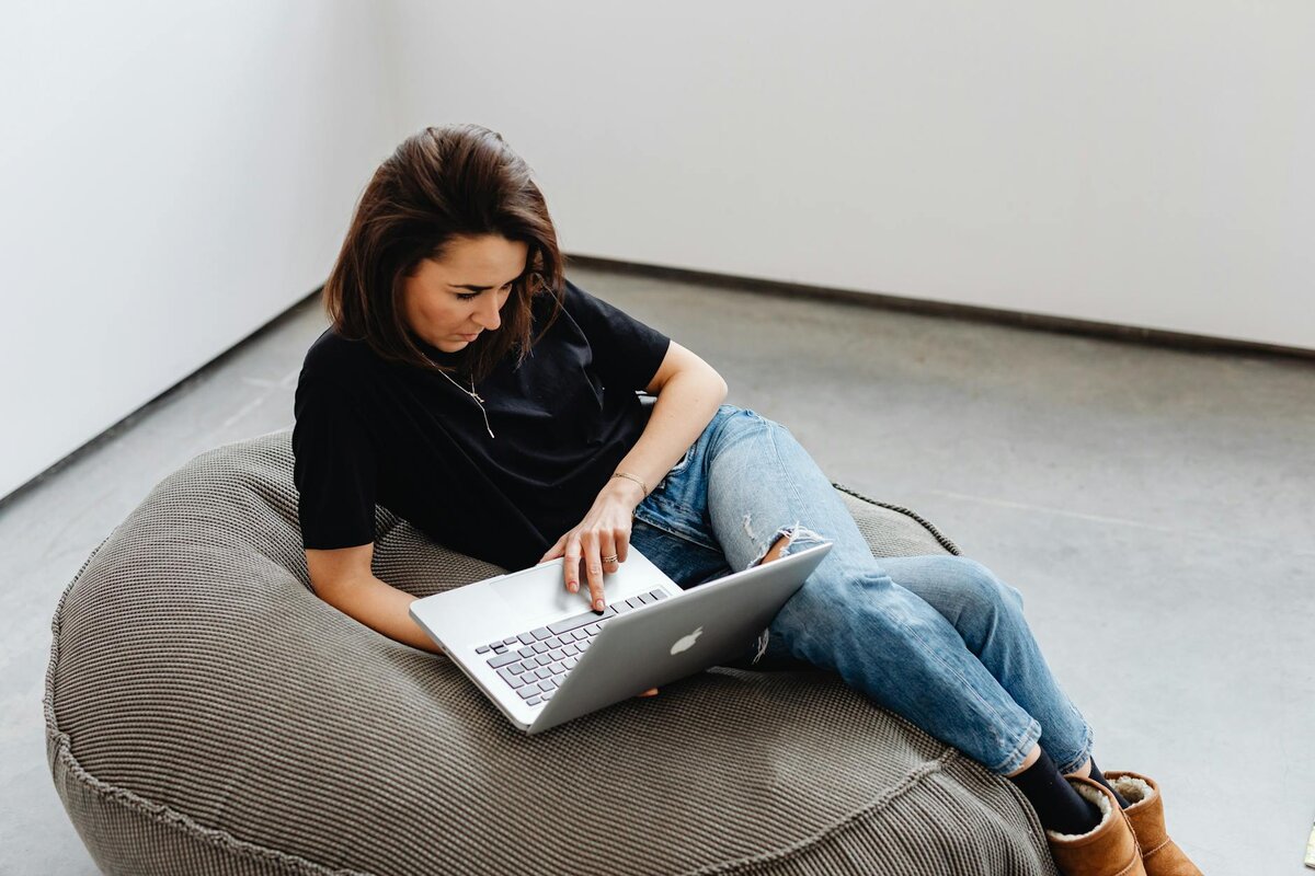 lady with laptop